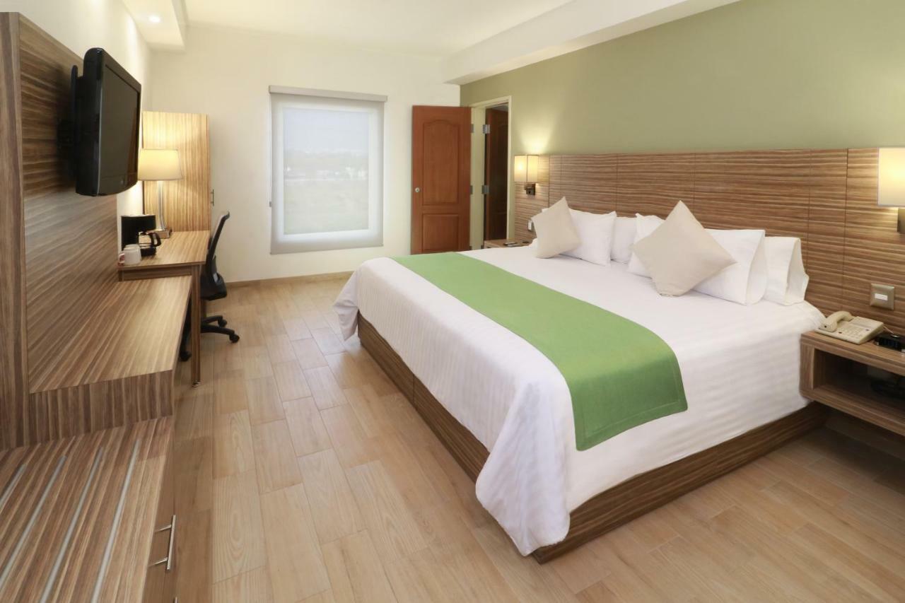 Wyndham Garden Monterrey Valle Real Exterior photo